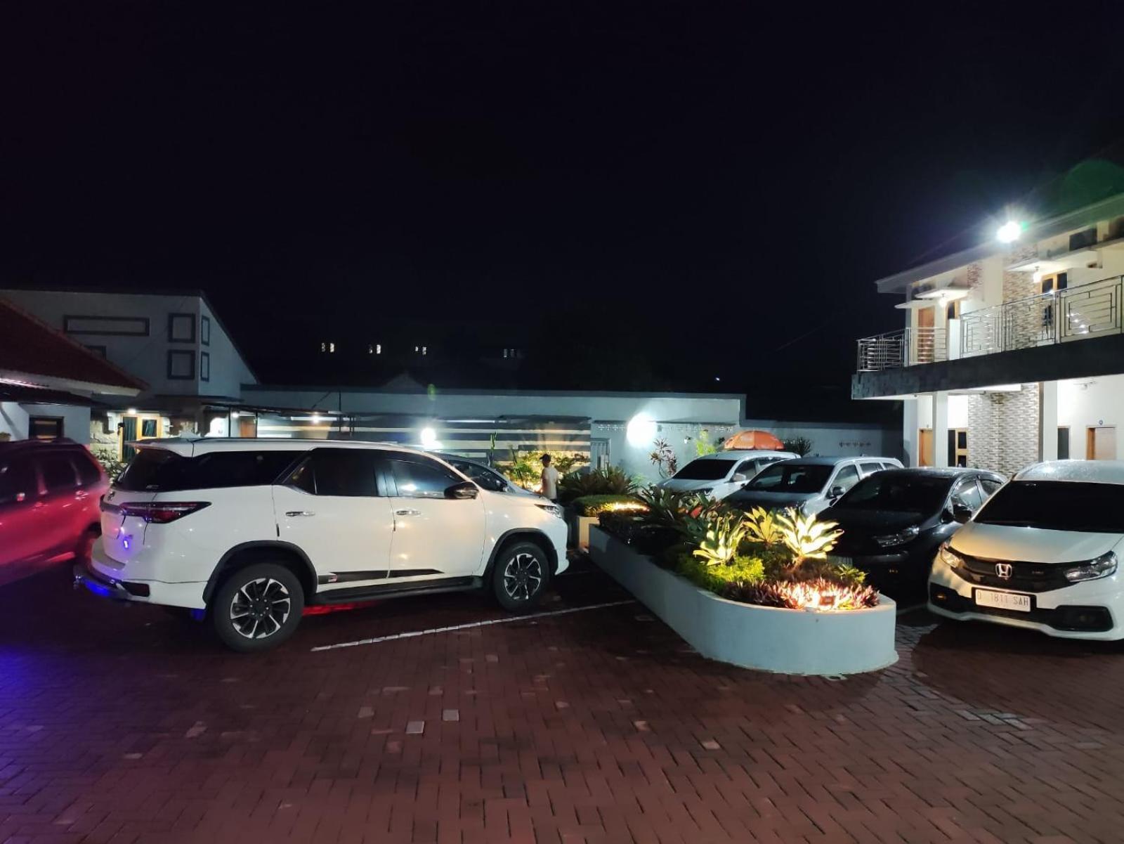 Hotel Cibening Purwakarta Buitenkant foto