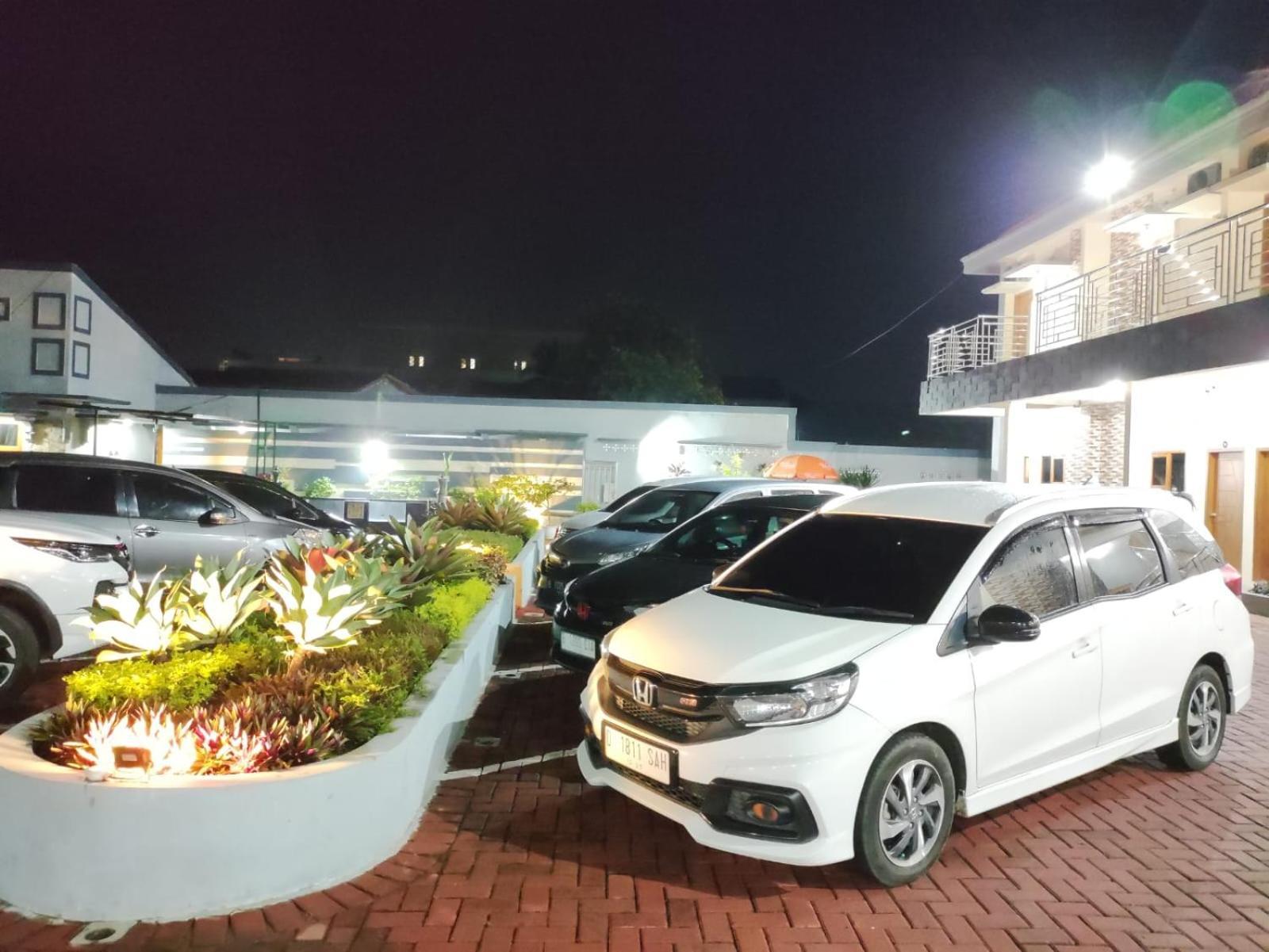 Hotel Cibening Purwakarta Buitenkant foto