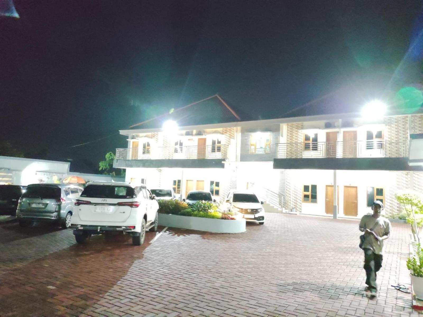 Hotel Cibening Purwakarta Buitenkant foto