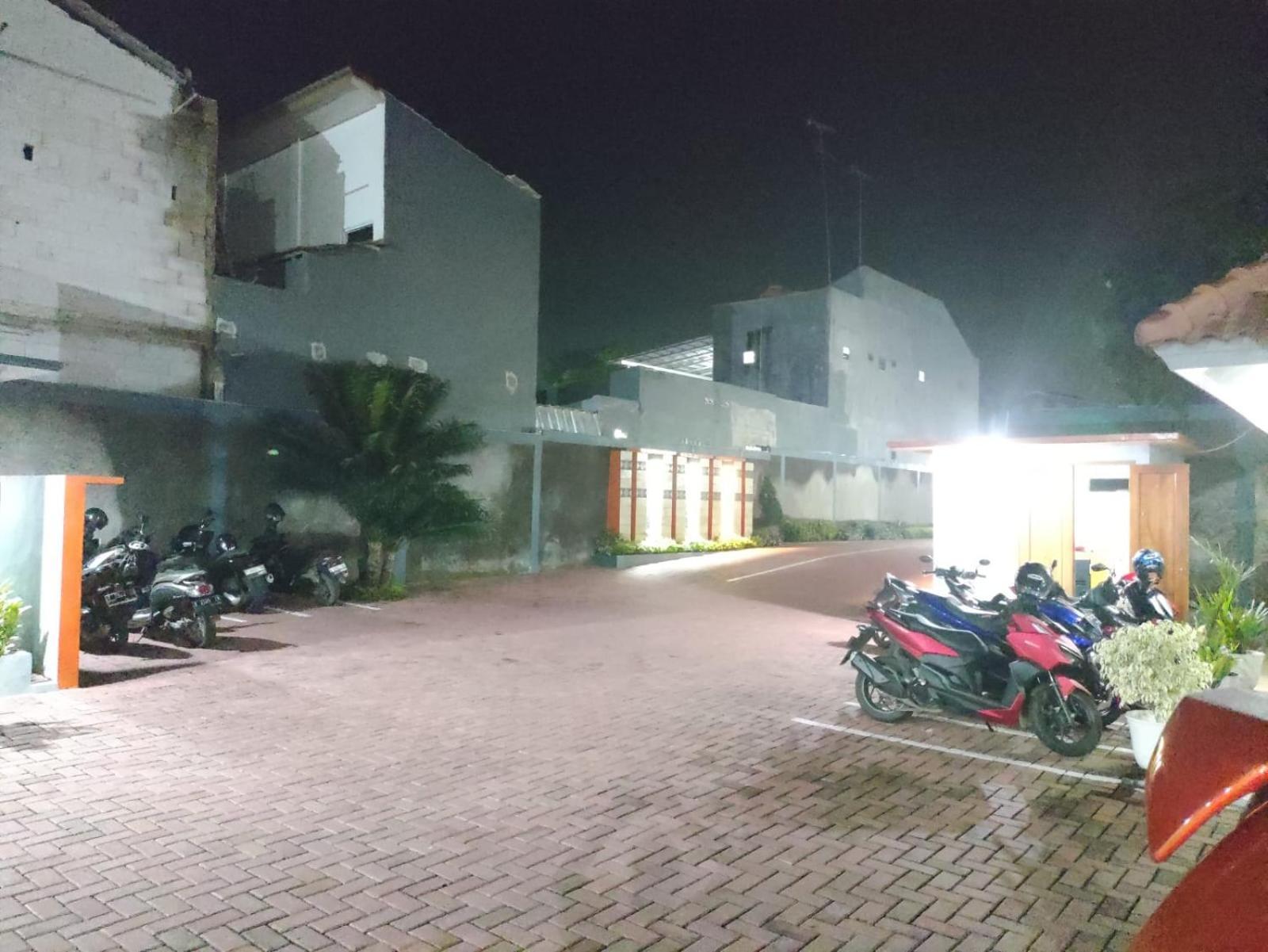 Hotel Cibening Purwakarta Buitenkant foto