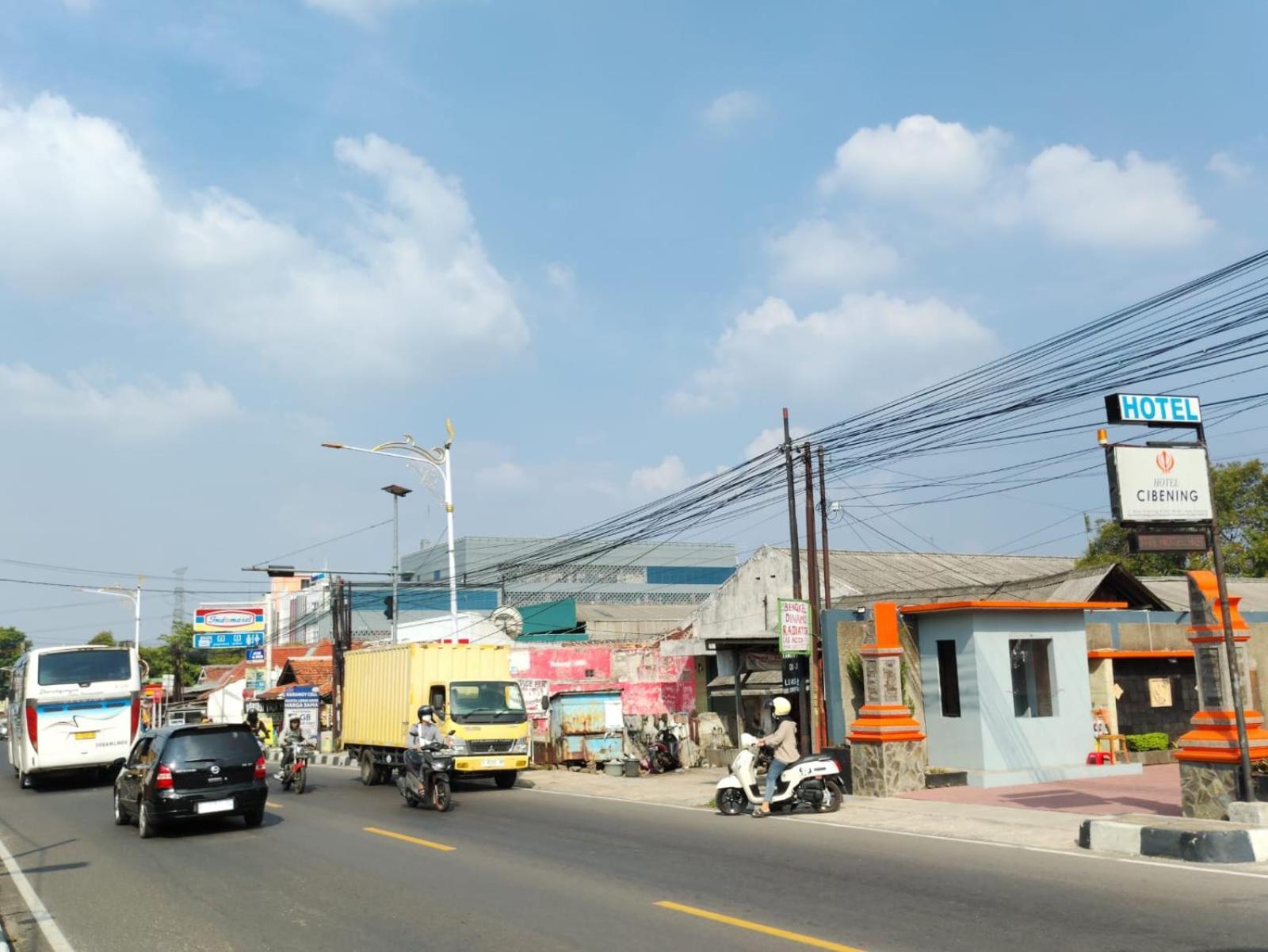 Hotel Cibening Purwakarta Buitenkant foto