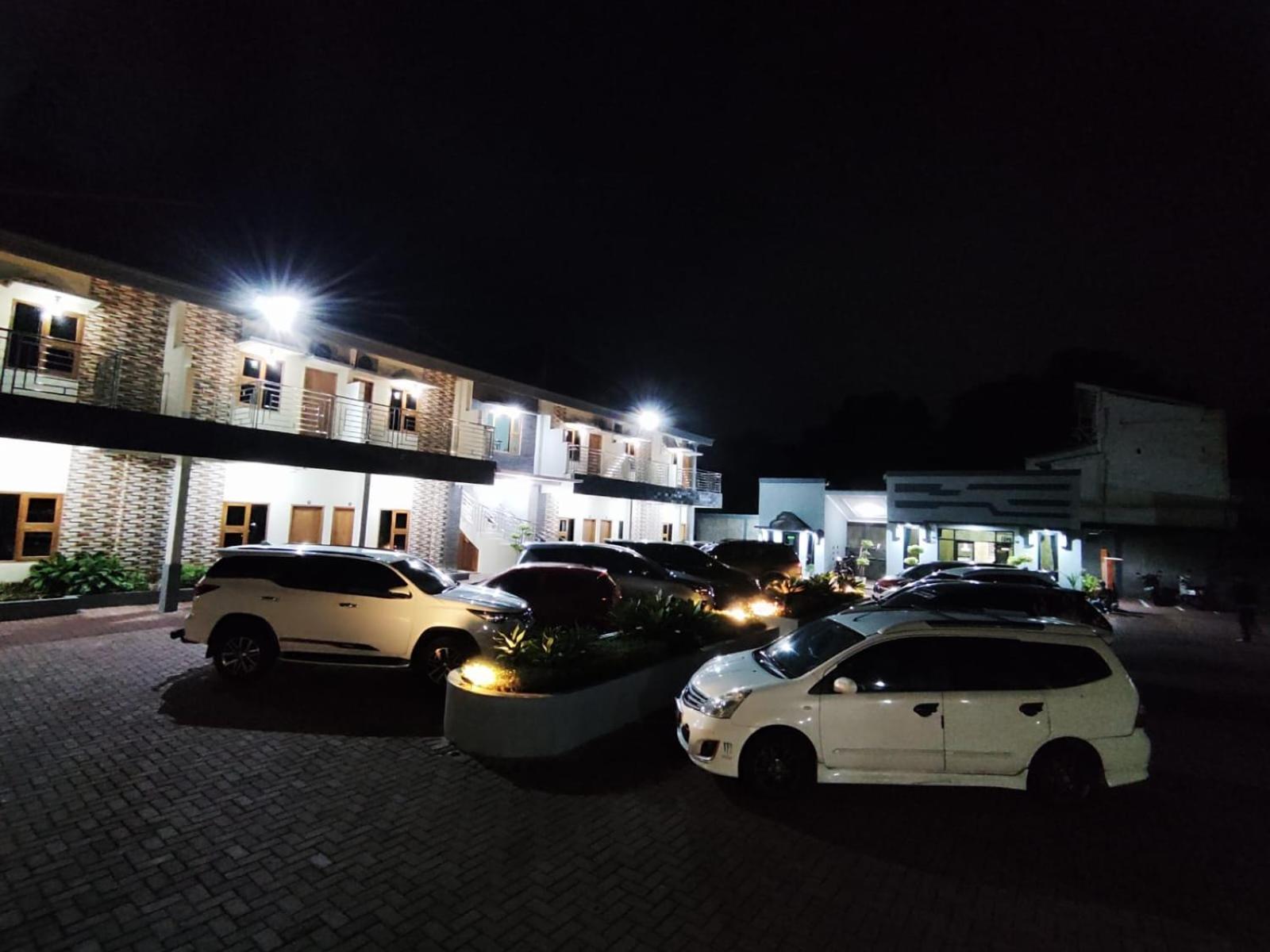 Hotel Cibening Purwakarta Buitenkant foto