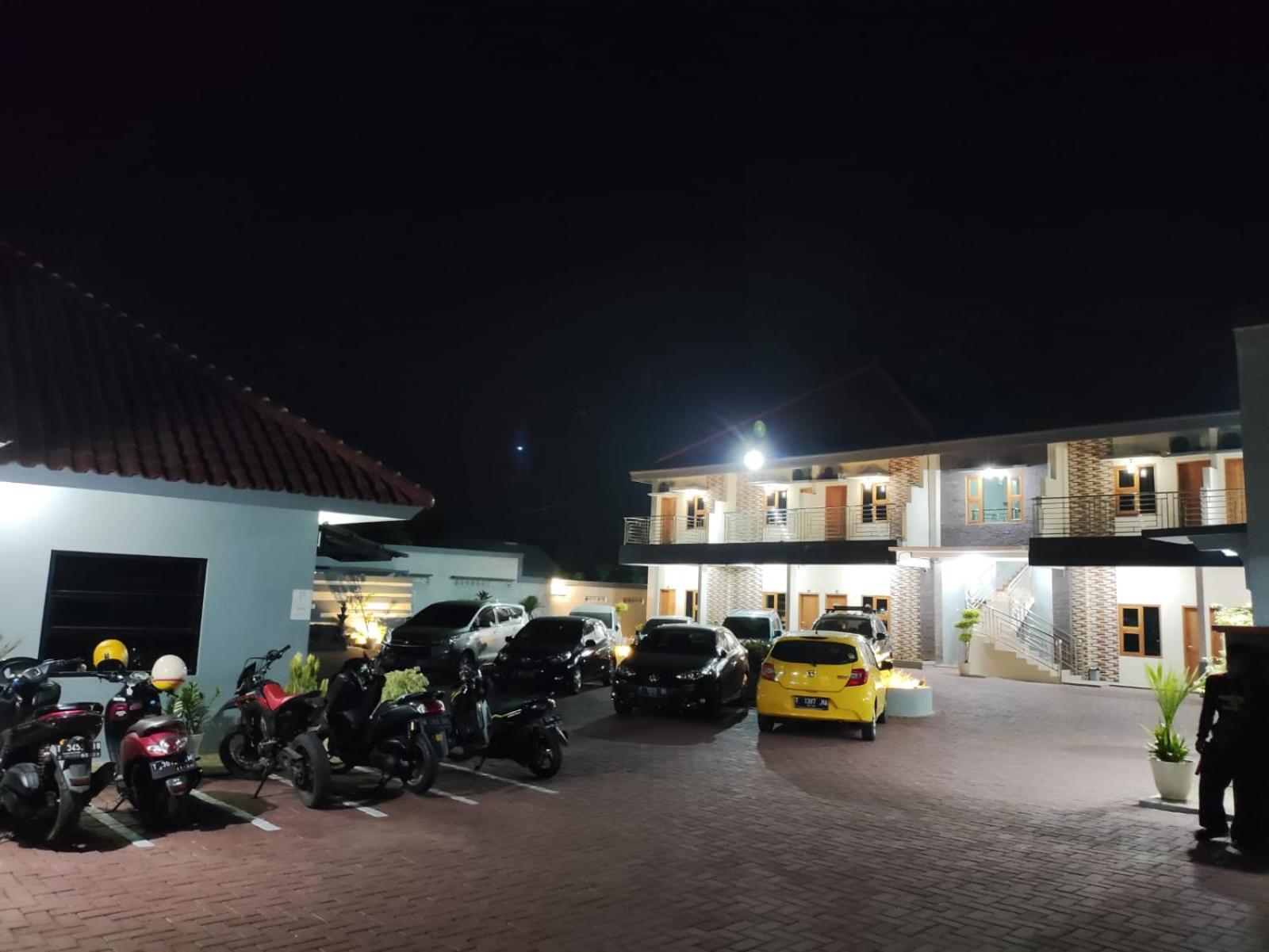 Hotel Cibening Purwakarta Buitenkant foto