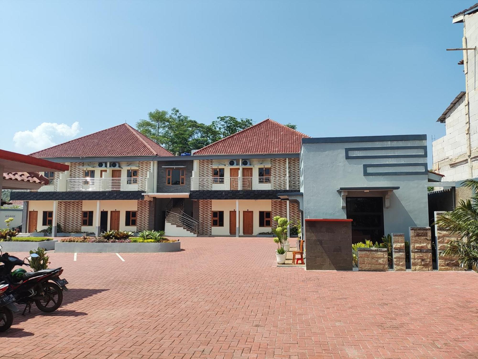 Hotel Cibening Purwakarta Buitenkant foto