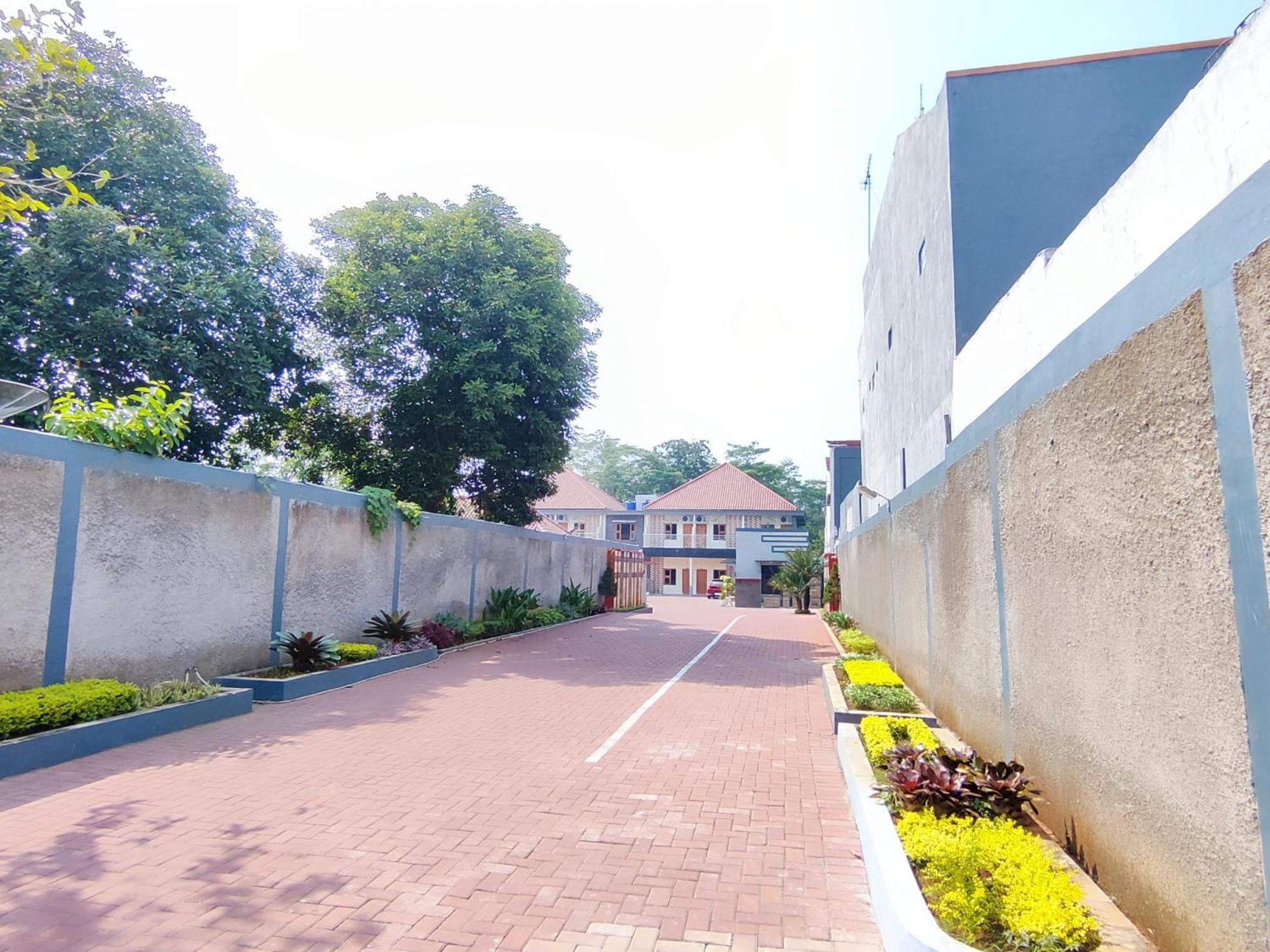 Hotel Cibening Purwakarta Buitenkant foto