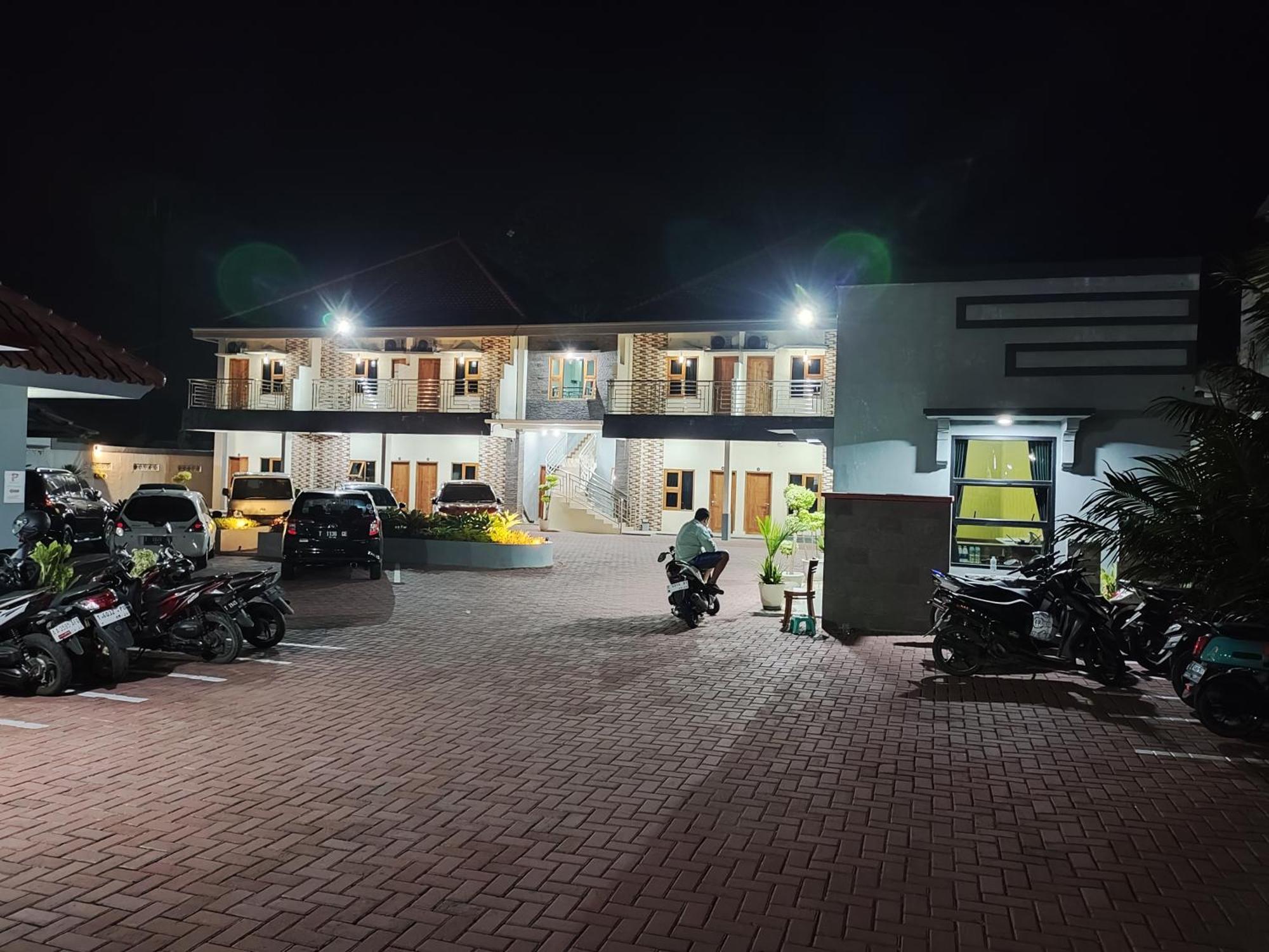 Hotel Cibening Purwakarta Buitenkant foto
