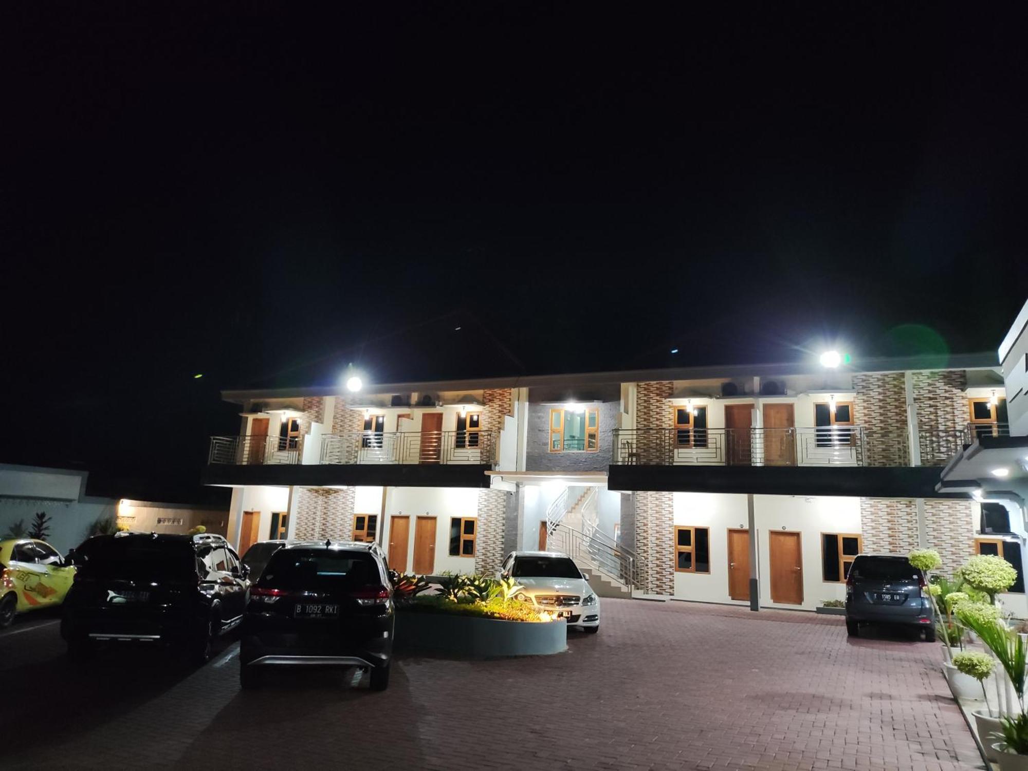 Hotel Cibening Purwakarta Buitenkant foto