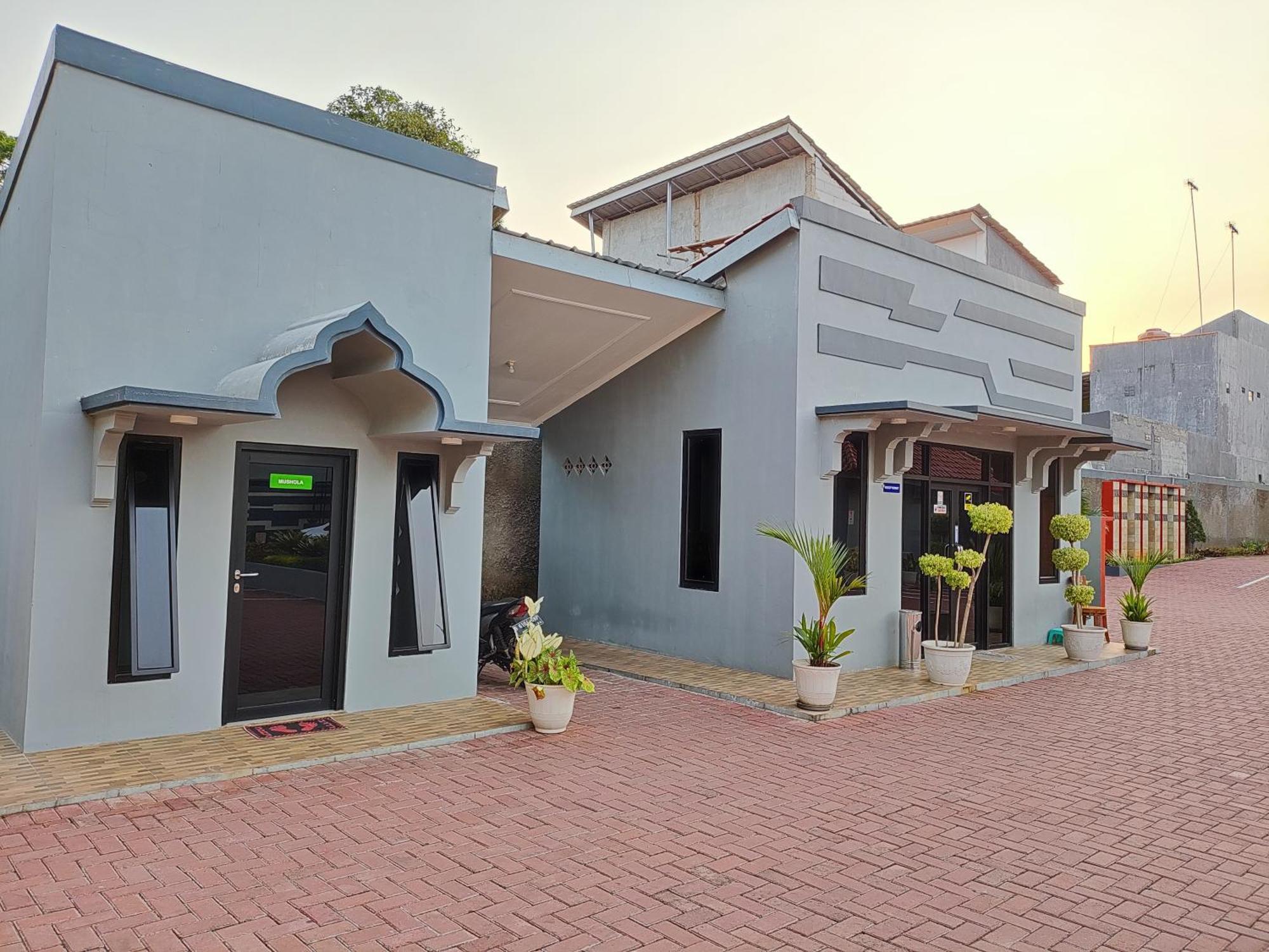 Hotel Cibening Purwakarta Buitenkant foto