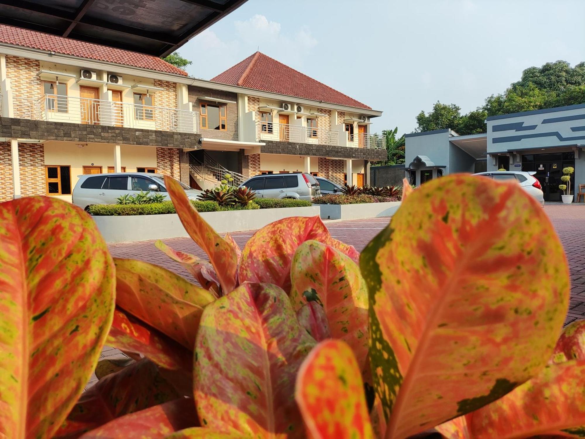 Hotel Cibening Purwakarta Buitenkant foto