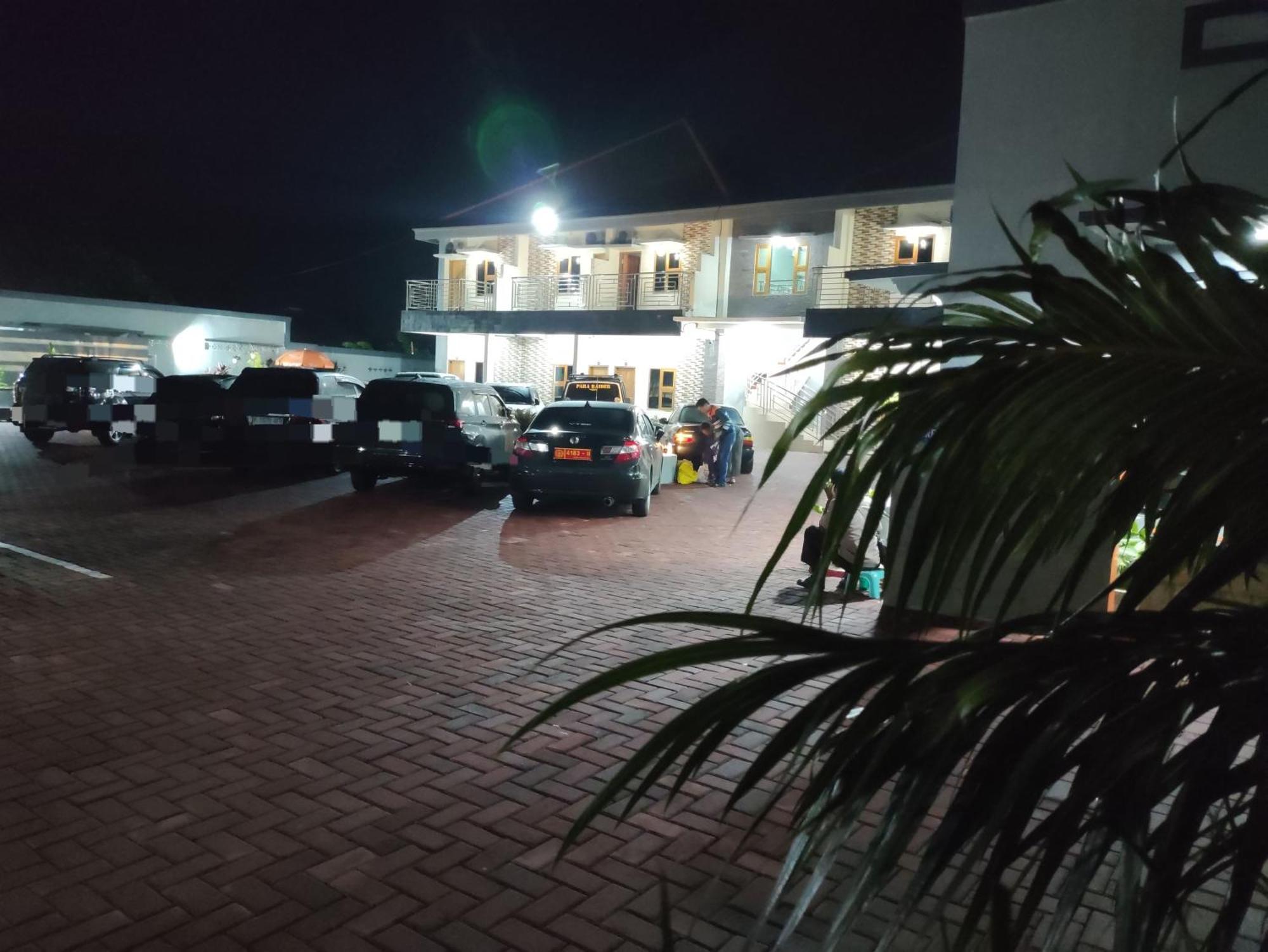 Hotel Cibening Purwakarta Buitenkant foto