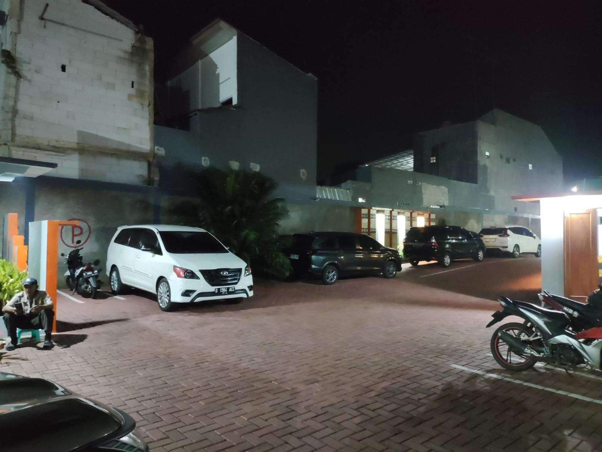 Hotel Cibening Purwakarta Buitenkant foto