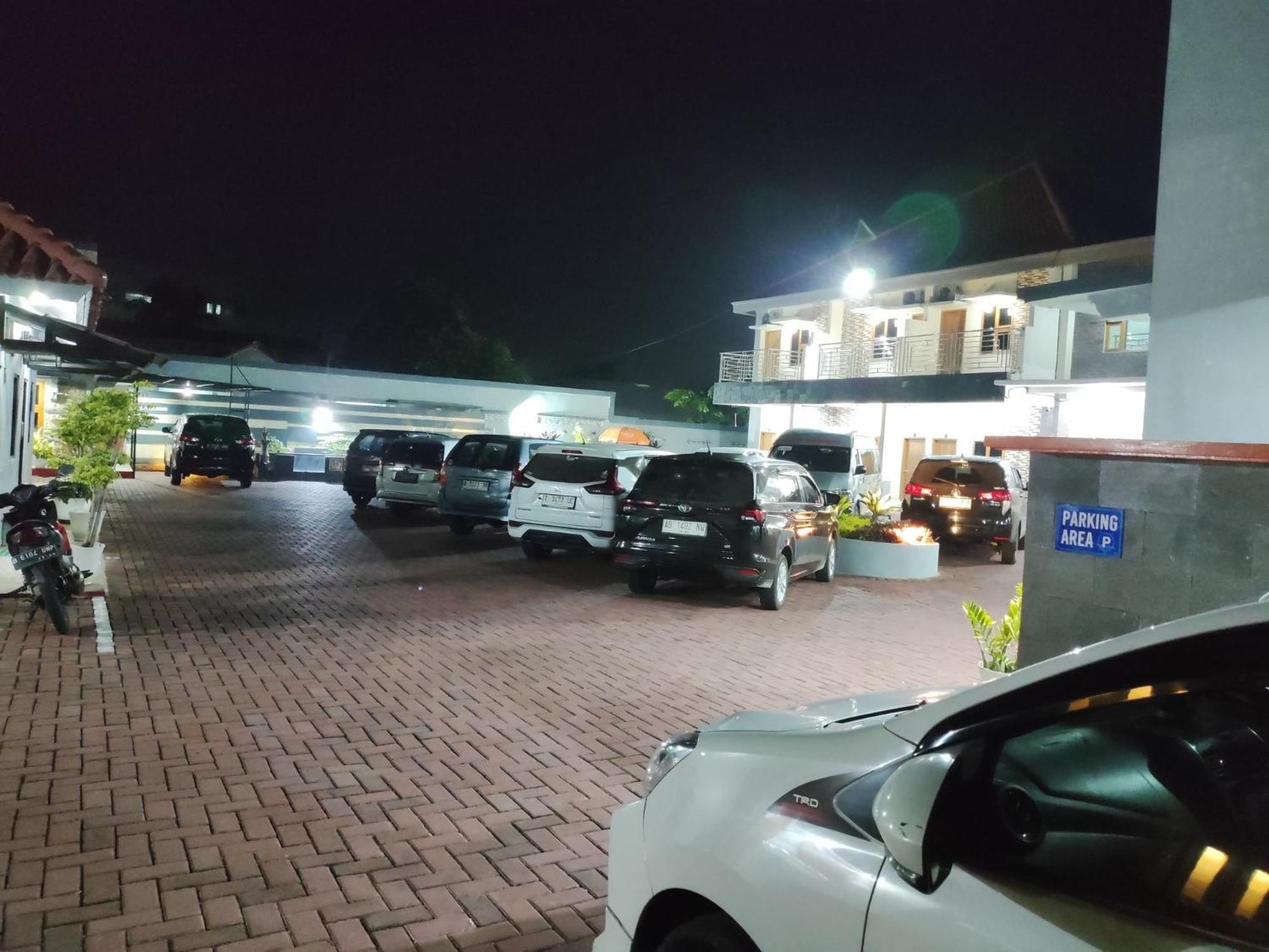 Hotel Cibening Purwakarta Buitenkant foto