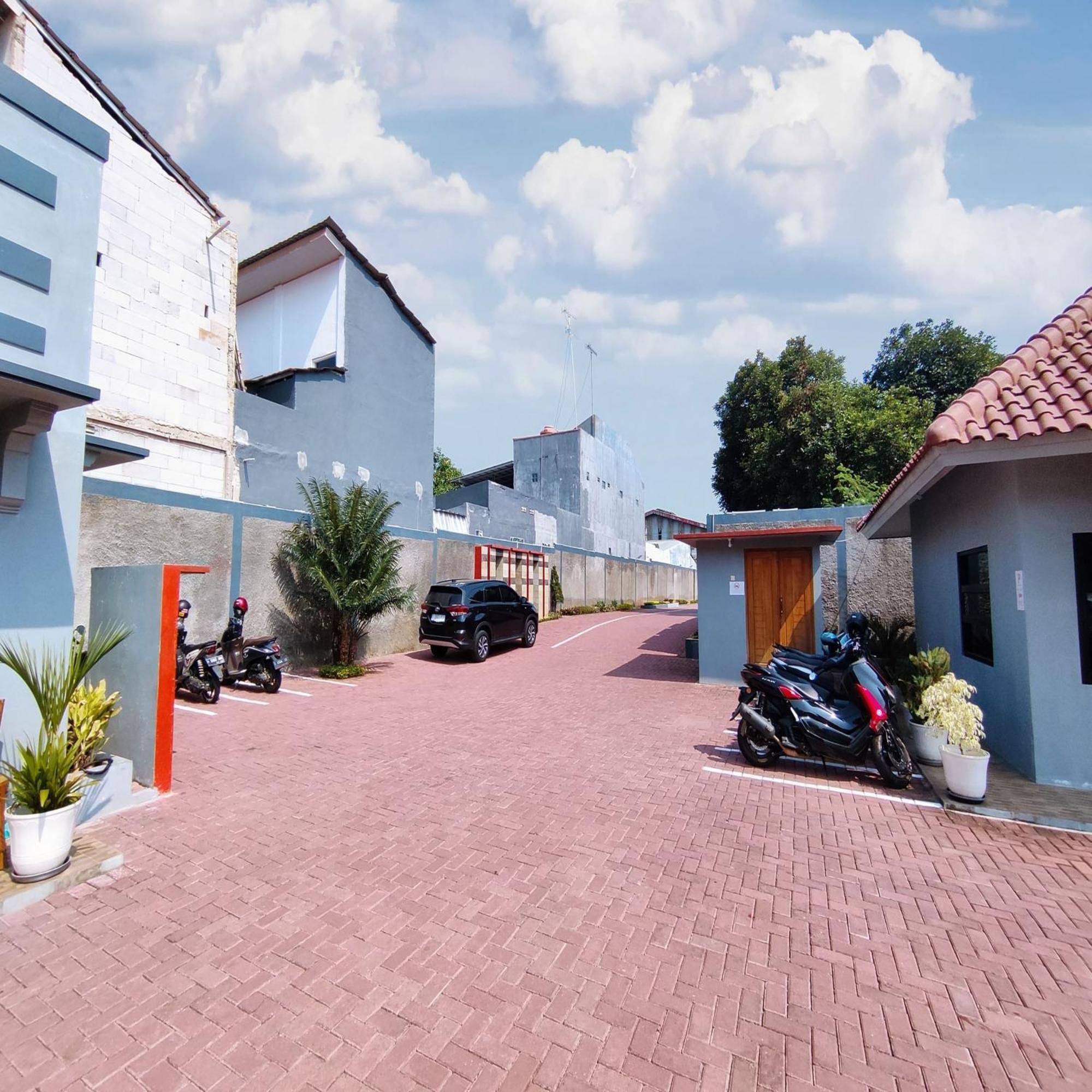 Hotel Cibening Purwakarta Buitenkant foto