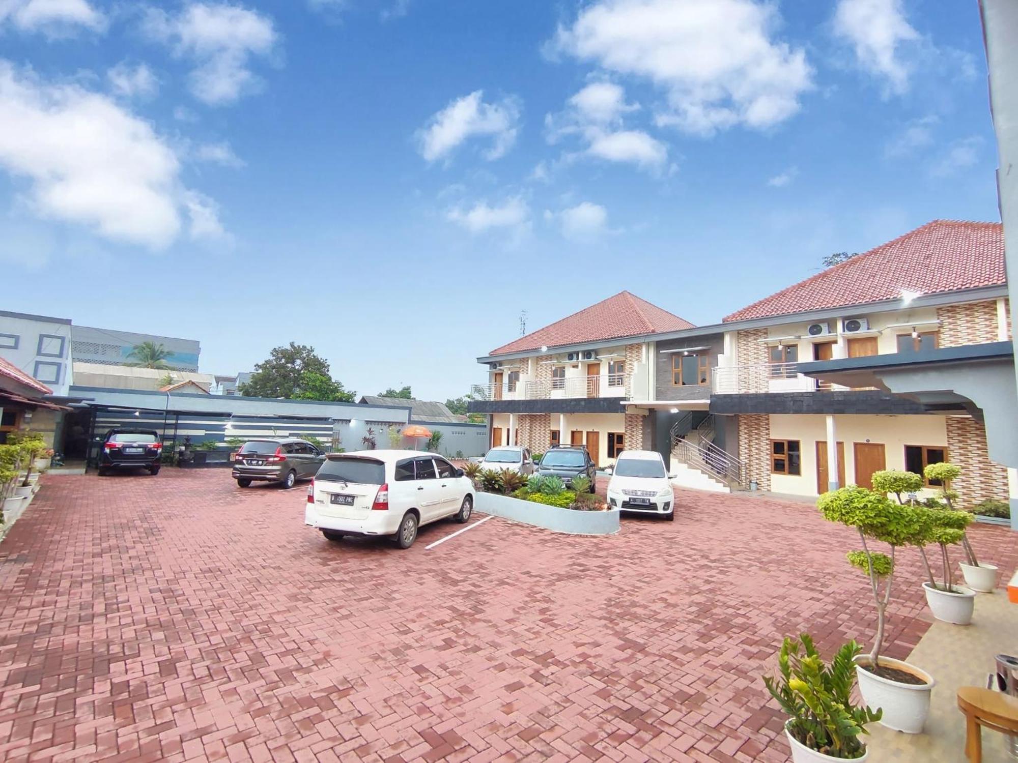 Hotel Cibening Purwakarta Buitenkant foto
